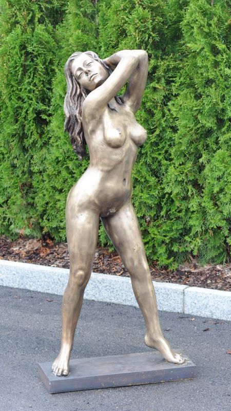 Lebensgrosse Aktfigur aus Bronze von erotischer Frau