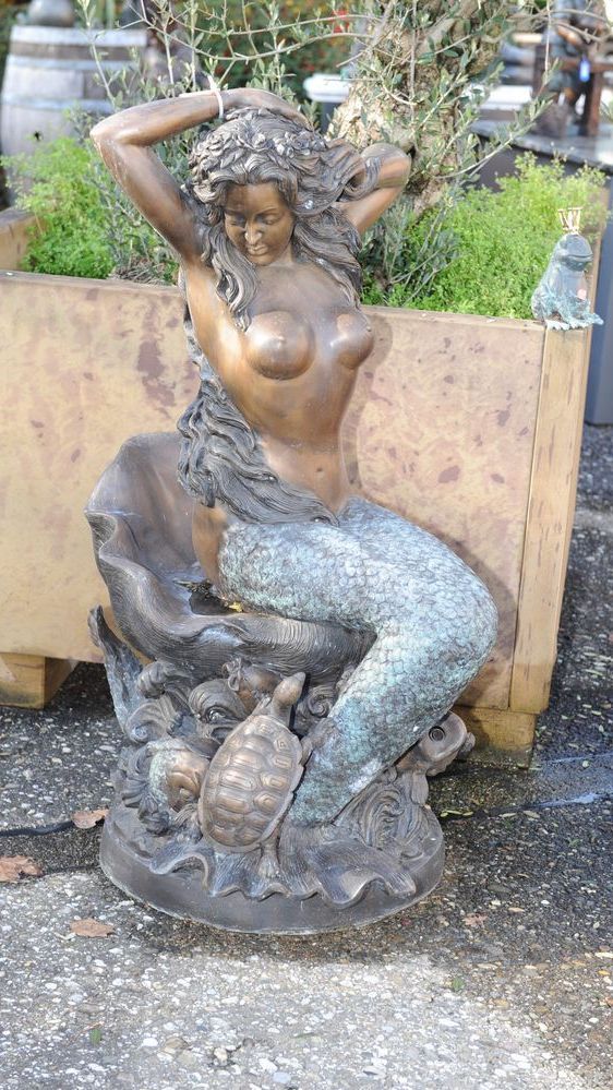 Sitzende Bronzefigur von Meerjungfrau mit Schildkröte