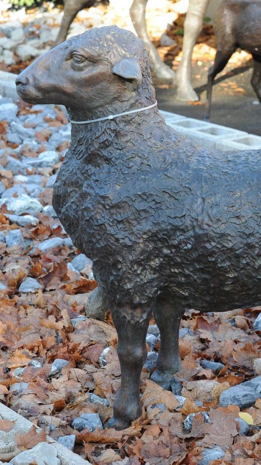 Bronzefigur von grossem Schaf