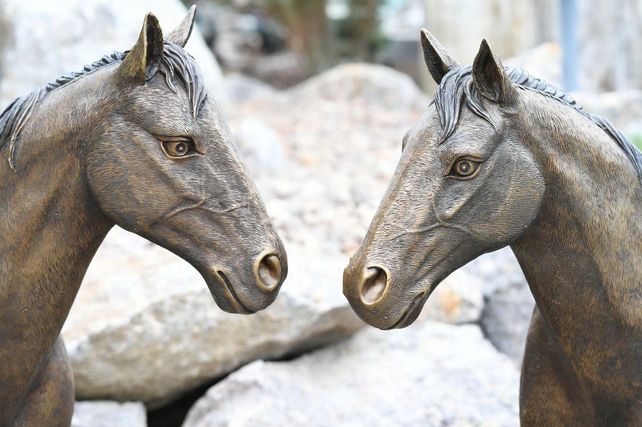 Bronzefiguren Pferdepaar