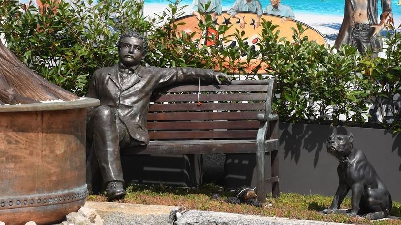 Einstein Bronzefiguren