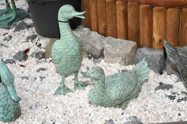 Bronzestatuen Vögel