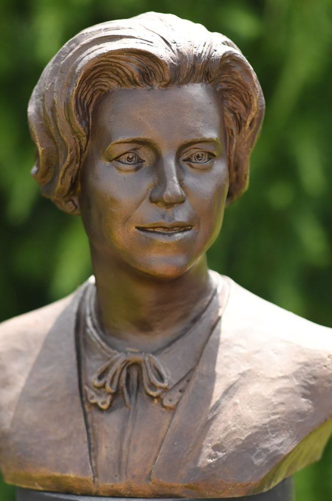 Bronzefigur Frau Bronzefiguren