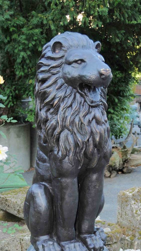 Bronzefigur von grosssem Löwen