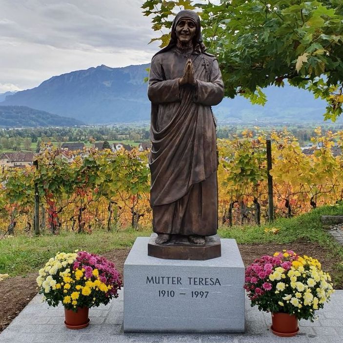 Bronzefiguren Mutter Theresa