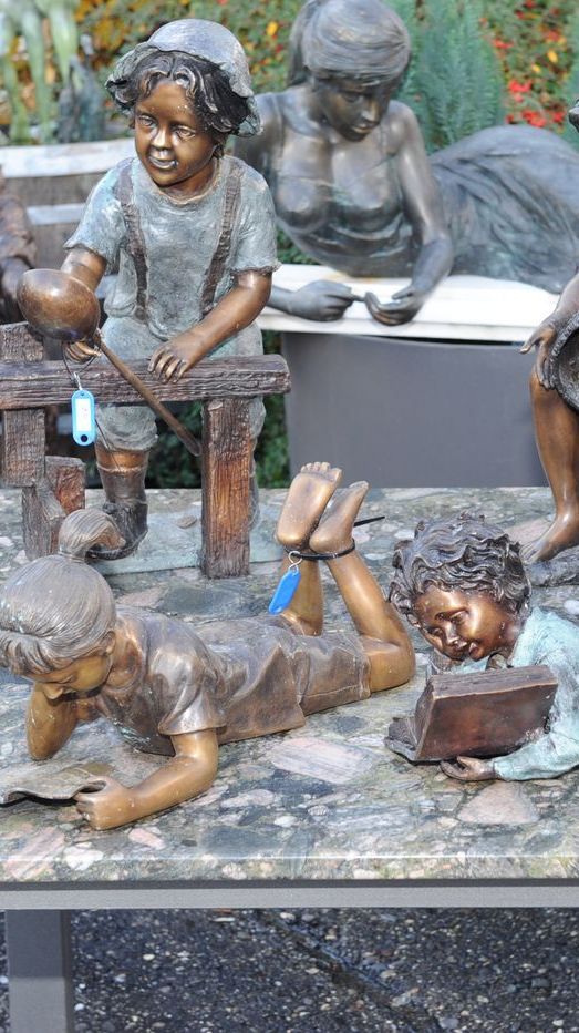 Kinderfiguren aus Bronze