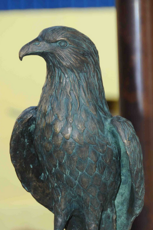 Bronzefigur von Falke