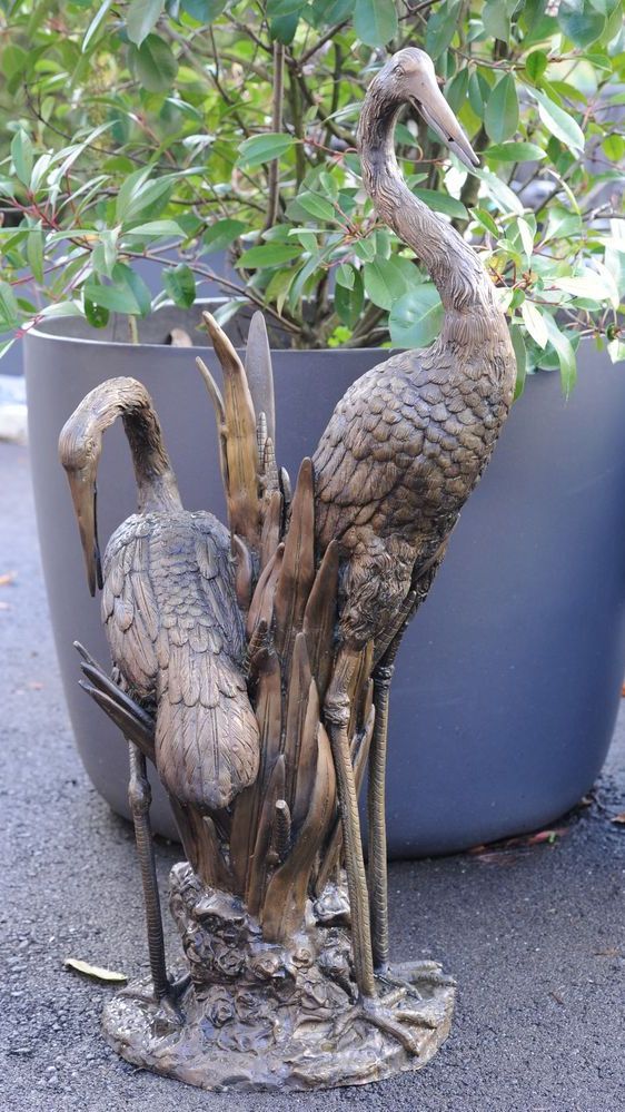 Bronzefigur von lebensgrossem Störchen-Paar