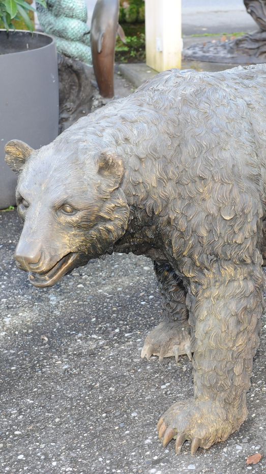 Bronzefiguren von grossem und kleinem Bär