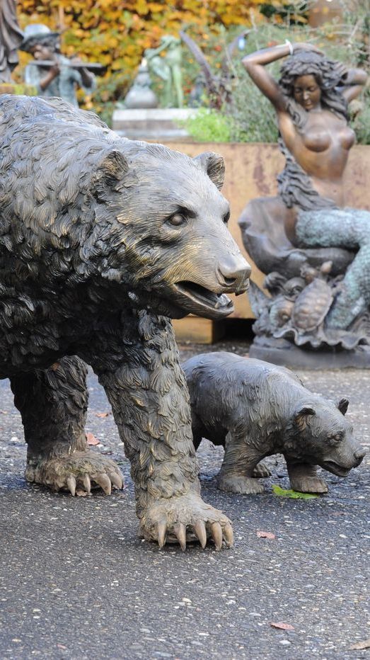 Bärenfamilie aus Bronze