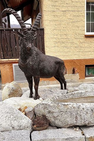 Bronzefiguren Steinbock