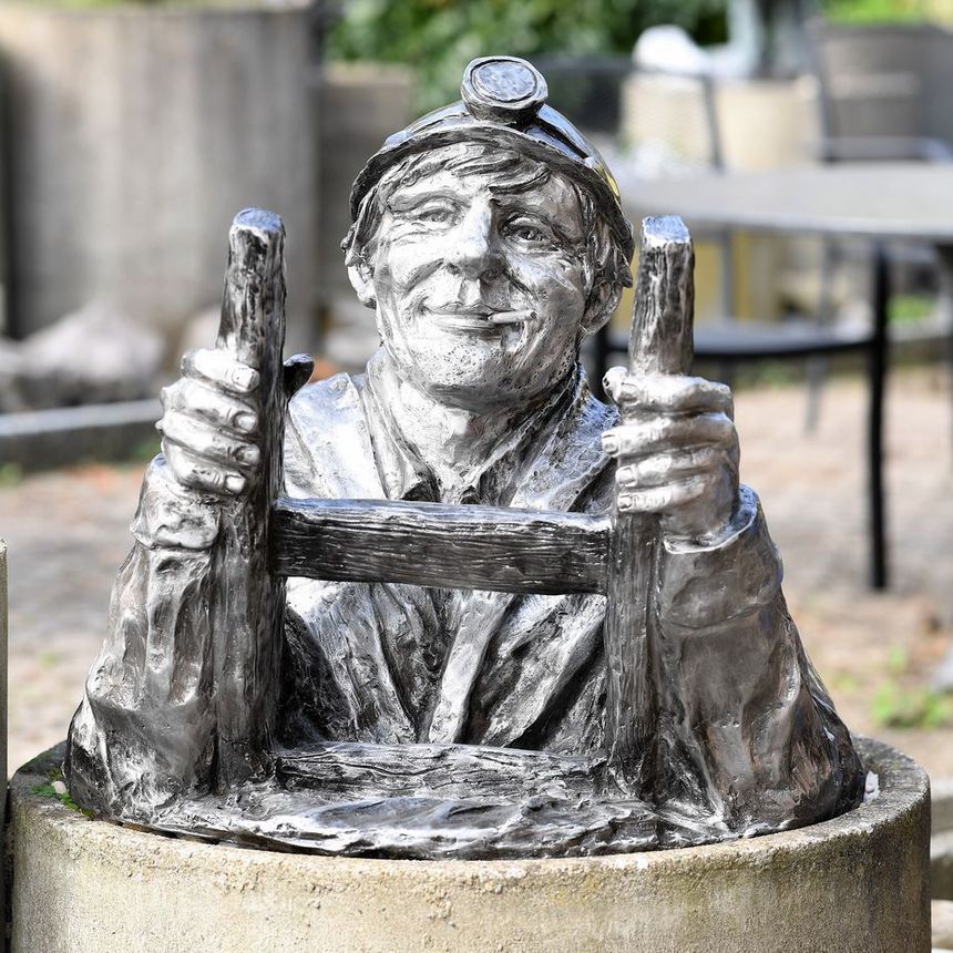 Bronzestatuen Schachdeckel in Alu