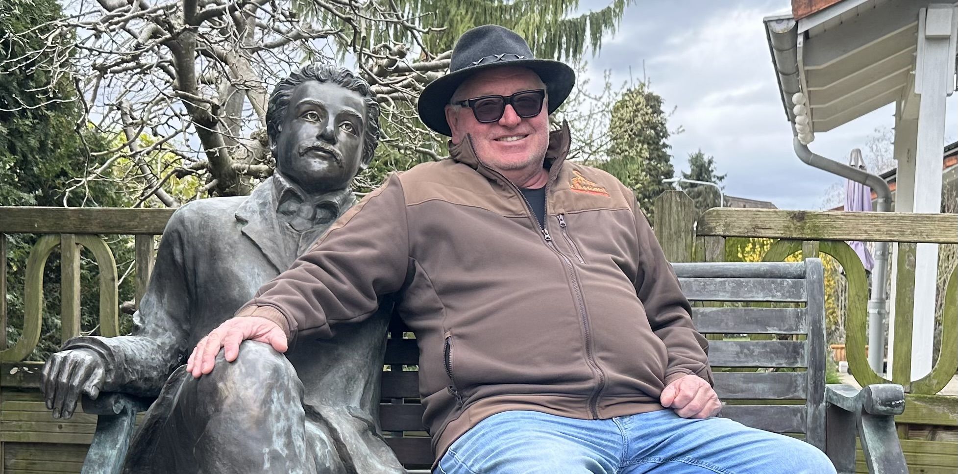 Einstein Bronzebank