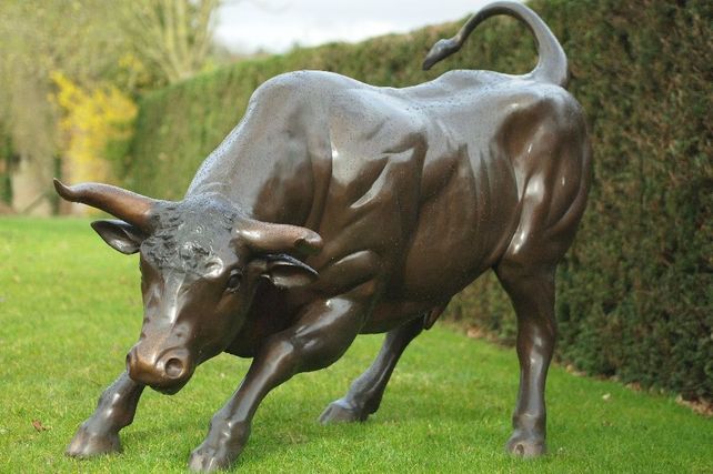 Bronzefiguren Stier