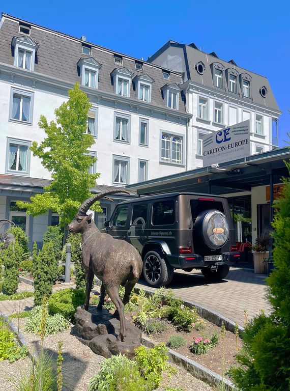 Bronzefiguren Hotel Interlaken