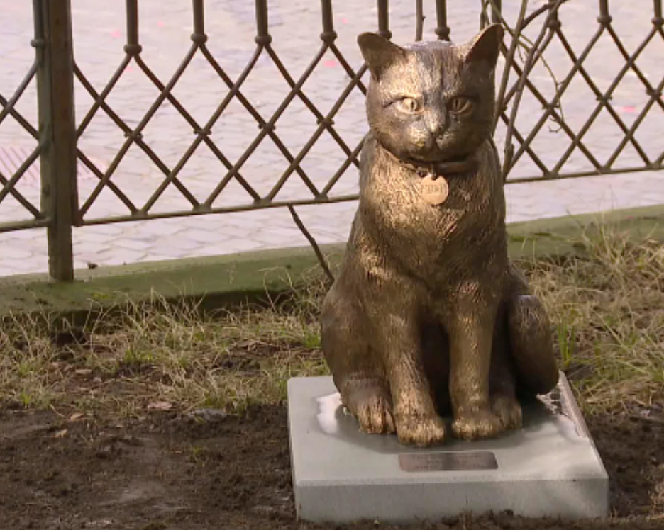 Bronzefiguren Monty